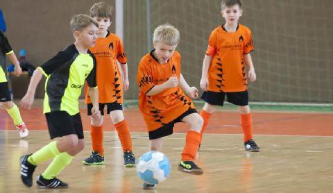 Fußballnachwuchs bevölkert Gräfenhainichens Lindenallee
