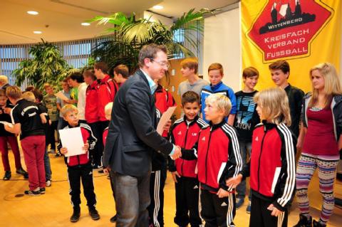 FUSSBALLER DES JAHRES ausgezeichnet