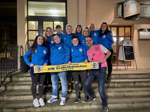 Neue Anzüge für unsere Frauenmannschaft!