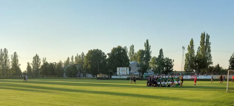 Spiellabbruch im Eröffnungsspiel! Kapitän erleidet Horrorverletzung!
