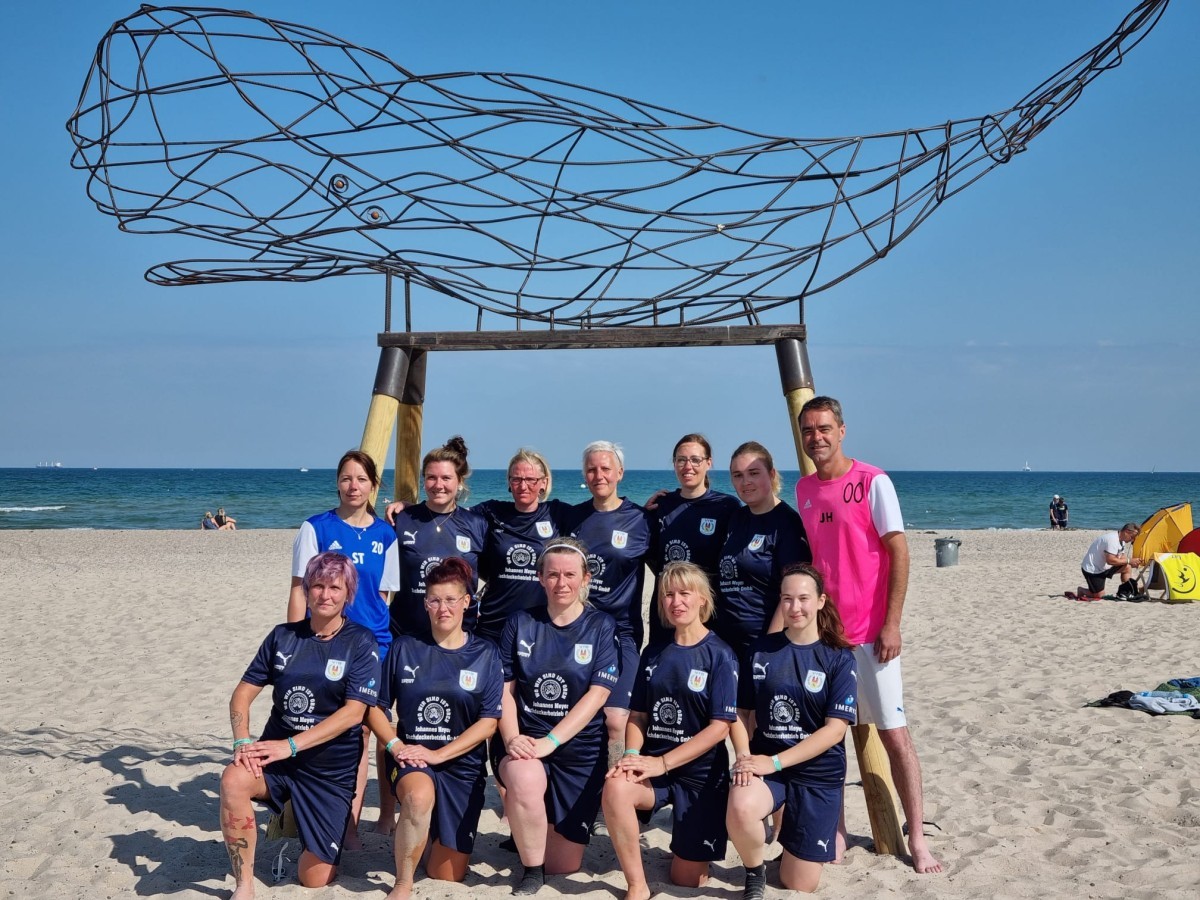 Frauen beim Beachsoccercup 2022 in Warnemünde