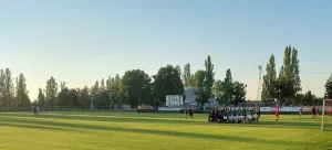 Spiellabbruch im Eröffnungsspiel! Kapitän erleidet Horrorverletzung!